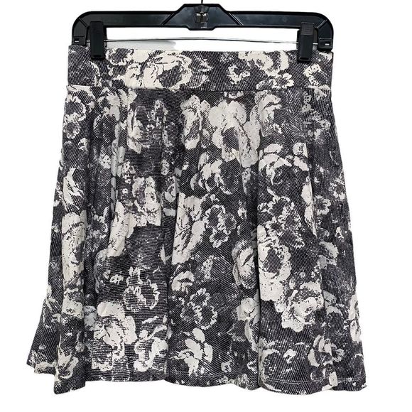 Urban Outfitters Womens Medium Black White Floral Fit and Flare Mini Micro Skirt - Picture 3 of 6